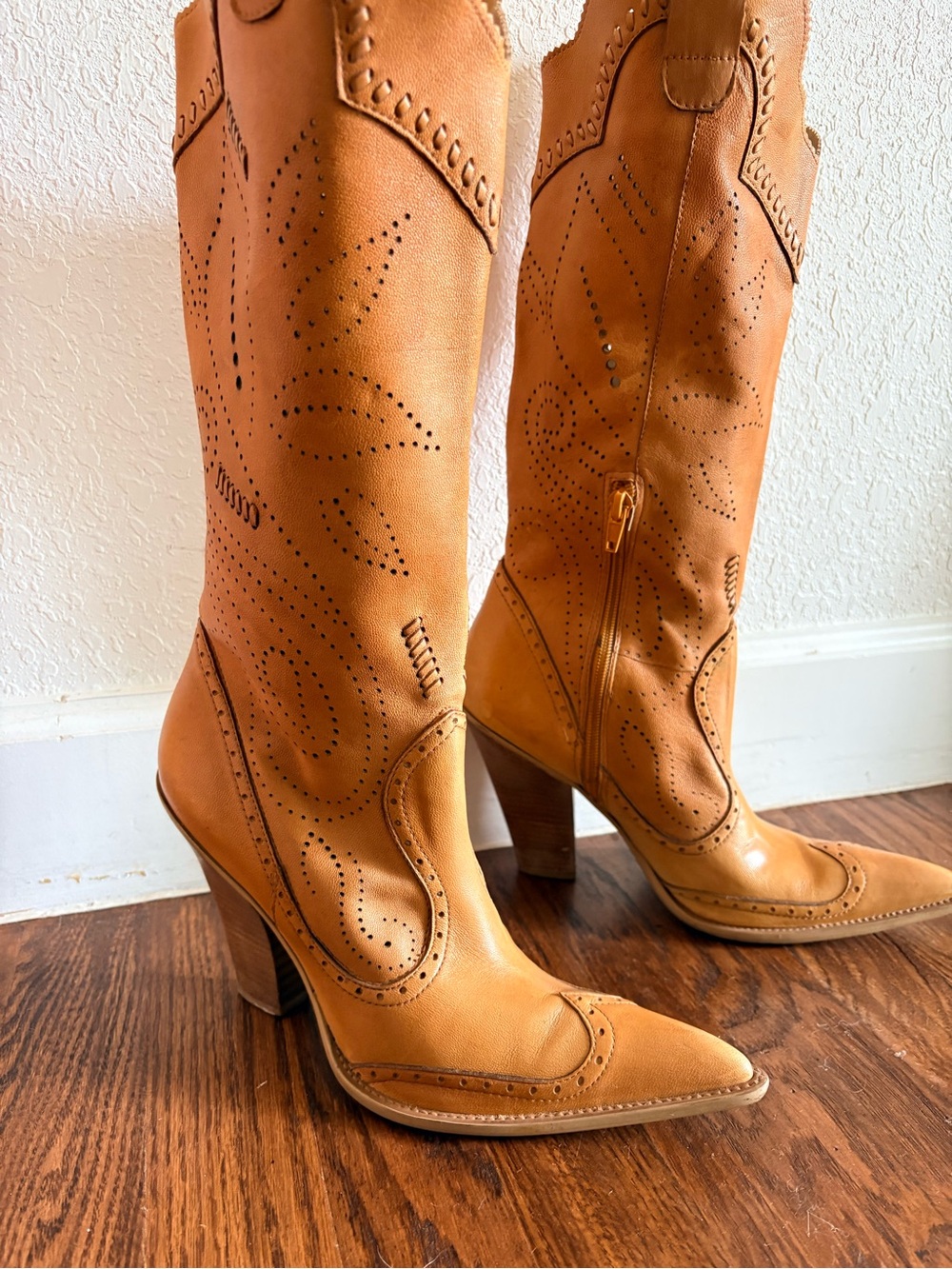BCBG Niche Leather Western Heeled Perforated Boots Y2k Brown Tan Leather 7.5 - Picture 12 of 16